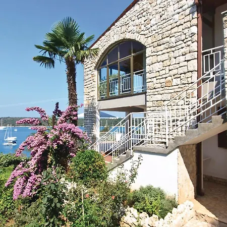 Apartment 2 Bedroom Amazing In Pula