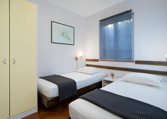 아파트 Kastanjez I 풀라