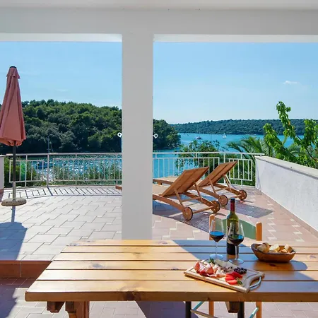 2 Bedroom Amazing Apartment In Pula