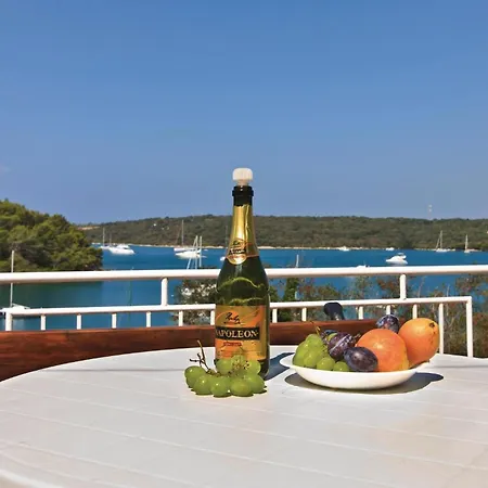 2 Bedroom Amazing Apartment In Pula Apartment *