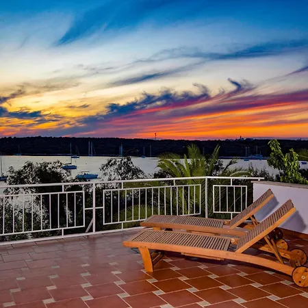 2 Bedroom Amazing Apartment In Pula Apartment *